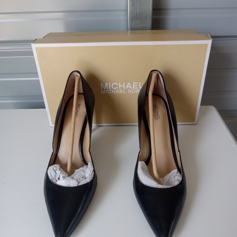 Michael Michael Kors Women's Ashby Flex Pump - Picture 10 of 13